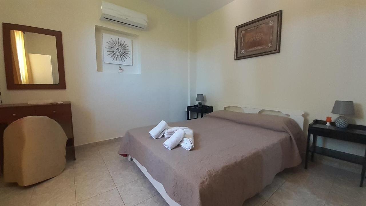 Petrakis Afrathias Garden House Villa Kalamaki  Luaran gambar